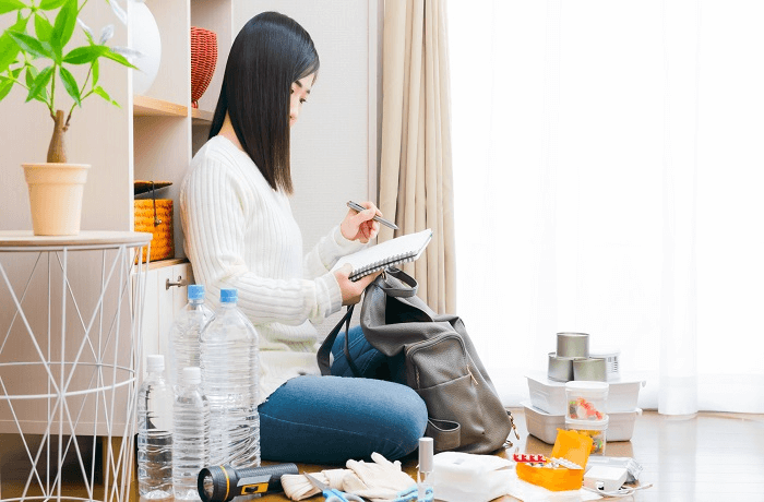 停電の時非常食や水備蓄する